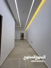  6 طابق تجاري للأيجار