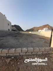  4 أرض سكنية ف العامرات النهضة مرحلة 10 قريبه من مسجد الرساله مسورة وجاهزة للبناء
