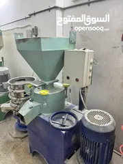  11 غرابيل ومعدات طحن حديثه بنظام دينامركي للبيع