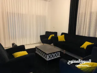  8 بيت جاهز للبيع