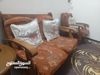  1 4 مقاعد الخشب كلش نظيف   مكاني الشعب 