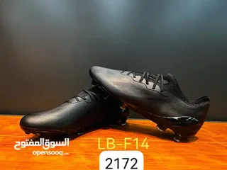  12 أحذية كرة قدم (براغي)