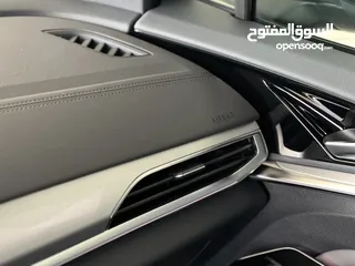  17 VW ID4 CROZZ PRO 2024 PIANO BLACK أبيضّ لؤلؤي