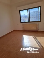  4 تلاع العلي / قرب المعلومات الجنائية شقه 140م مع حديقه 120م بسعر ممتاز