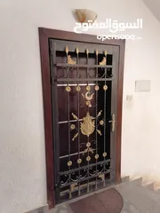  1 شقه سوبر ديلوكس للبيع مساحه 150 متر مربع لا تحتاج اي صيانه المنطقه هادئه جدا وكل الغرف مهويه جيدا ..