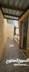  3 شقة طابق ارضي سوبر ديلكوس كما يوجد غرف مفروشة لطلاب الطب قرب مستشفى السلط الجديد