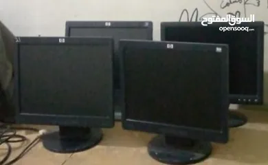 2 شاشات كمبيوتر وتلفزيون وكاميرات
