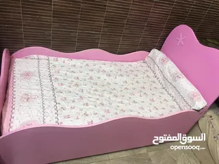  1 تخت بناتي بحالة جيده