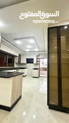  26 شقة جديدة طابق ارضي مدخل مستقل مع مطبخ راكب للبيع دوار صحارى قرب قصر العوادين.