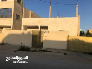  4 بيت طابقين وروف وطابق واجه حجر