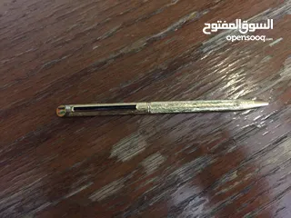  4 قلام حبر جاف رفيع شبه جديد