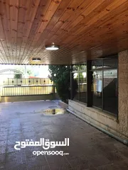  9 شبه فيلا فارغة للايجار