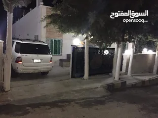  1 فيلا بالصلاة على النبي موقع مميز جدأ على ثلاث شوارع بالقرب من مستشفى ايدون العسكري