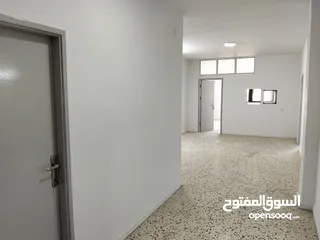  4 منزل للايجار حلحول الشارع الرئيسي