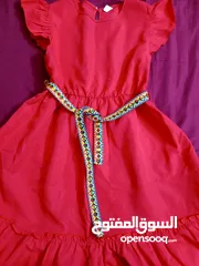  20 ملابس مستعملة لطفلة واحدة العمر من 8-10 سنوات  أغلبهم من شي ان . ورد تاج وهم بحالة ممتازة .