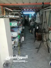  7 منزل للبيع مكون من اربع غرف وصالة وثلاث حمامات وبيرين ماء وجورة امتصصيه