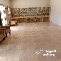  2 مخزن أو معمل