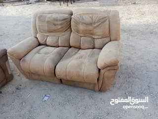  2 طقم ركلاينر  6 مقاعد للبيع بحاجة لتنجيد