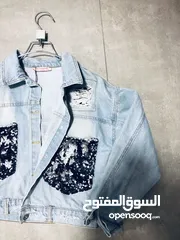  2 جكيت جينز نسائي يلبس مقاس S و M ذات نقوش جميله
