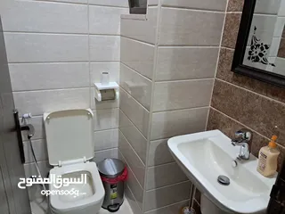  2 شقه بسعر مغري للبيع