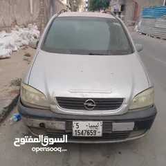  4 اوبل زافيرا