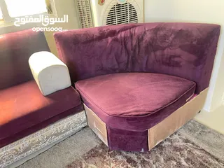  1 طقم كنب خليجي 12 مقعد لون بنفسجي  وخمس مراكي وخمس زوايا لون رمادي
