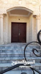  1 شقه من فيلا(غير مفروشة )للايجار طابق اول ب 360 ويوجد شقة صغيره طابق ارضي مدخل مستقل (غير مفروشة)150د