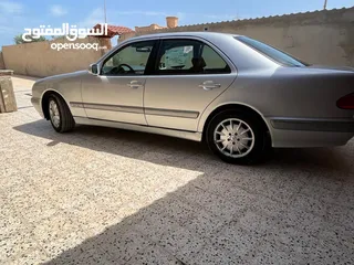  2 مرسيدس E220 نافطه موديل 2001