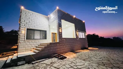  1 بيت مستقل للبيع ذو اطلالة رائعه