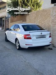  2 سكودا أكتافها