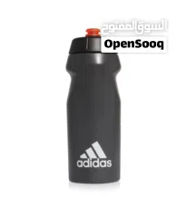  8 حقيبة دافل لينير بحجم صغير من  اديداس لون اخضر مع قنينة بيرفورمنس لون اسود مجاناً