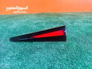  2 تويوتا بريوس 2019/2022 حاضنة نمرة غطاء خلفي  عاكسة صندوق خلفي بريوس2019/2022اضوية خلفية تويوتا بريوس