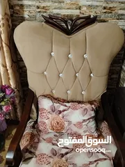  10 طقم كنبايات للبيع منظره فخم وحلو ونظيف بحال الوكاله ومريح بالجلوس مع طربيزات النص