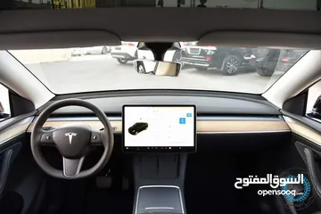  17 Tesla لون اسود من الداخل اسود 2022