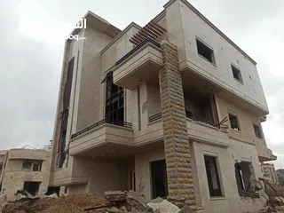  8 فيلا حديثه للبيع