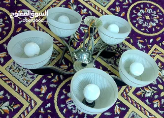  4 ثريات كروم عدد 3 خماسيه وثلاثيه للبيع