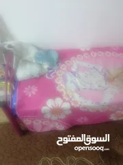  3 تخوت حديد لون زهري مع فرشات