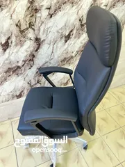  2 كرسي المدير الفاخر – جلد أنيق ومريح  مستوى جديد من الراحة والفخامة بمكتبك! كرسي جلد عالي الجودة،