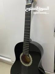  5 قيتار اسود للبيع من ماركه melody معه شنته سوداء للبيع بسعر 40 دينار الموقع اربد