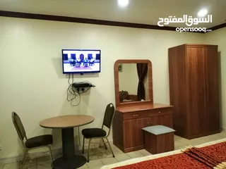  4 يوجد شقق فيه المدينه المنوره فيه حي العزيزيه علي طريق الراءيسي