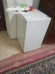  2 ثلاجتين للبيع نظاف شغالين100٪ حجم كبير +ثلاجة حجم صغير
