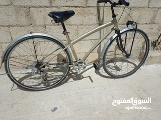  1 للبيع دراجه هوائيه شبه جديد لا تحتاج اي شي