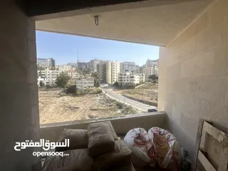  4 تملك شقة 93 متر تبعد 500 متر فقط عن مركز رام الله في منطقة عين مصباح