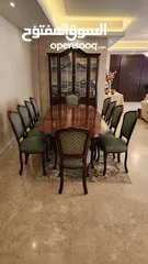  1 طقم غرفة طعام بعشرة كراسى وبوفيه من خشب الزان بواجهة زجاج زان وطاولة قشرة خشب بحالة جيدة جدا