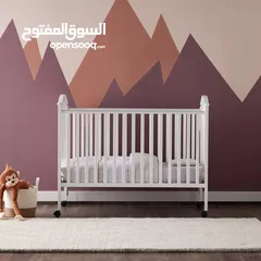  6 سرير أطفال خشبي من سنتربوينت قابل للتعديل إلى ثلاثة ارتفاعات لون أبيض و مرتبة مقاس (133 × 70 سم)