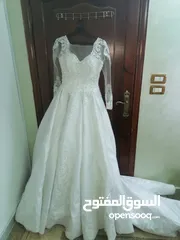  3 فساتين زفاف وخطبة... بدلات زفاف وخطبة وطرحات عروس وتوربان عروس