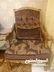  5 طقم كنب 9 مقاعد وغرفة سفرة للبيع بحالة ممتازة