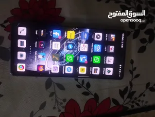  2 جهاز غني عن تعريف بسعر مناسب غير قابل لبدل  موجود رصيفه معو كرتونه  وسمعات فقط