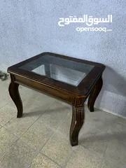  2 طاولة خشبية معه زجاج مستعمله مطلوب فيها 80 A wooden table with used glass is required for 80 dirhams