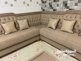  1 كنبات شبه جديدة للبيع (مستعملة فترة بسيطة)